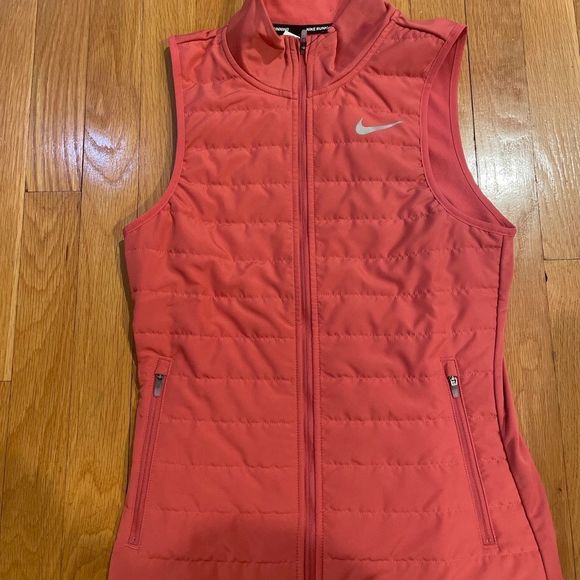 Nike Tops - Nike Therma-Fit Essential Filled Running Vest DD6035-622 Women’s Extra Small XS